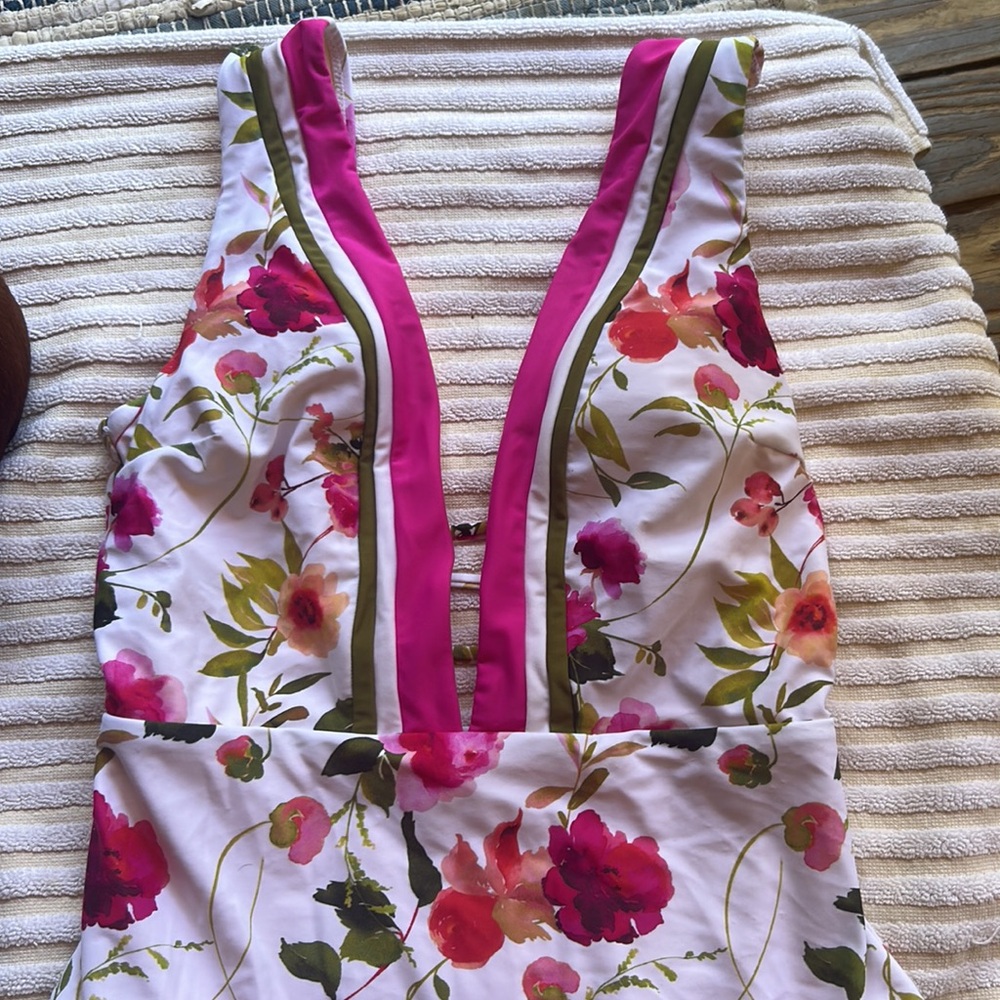 NEW NANETTE LEPORE Floral Plunge one piece Swimsuit size 6/8 - Picture 5 of 12
